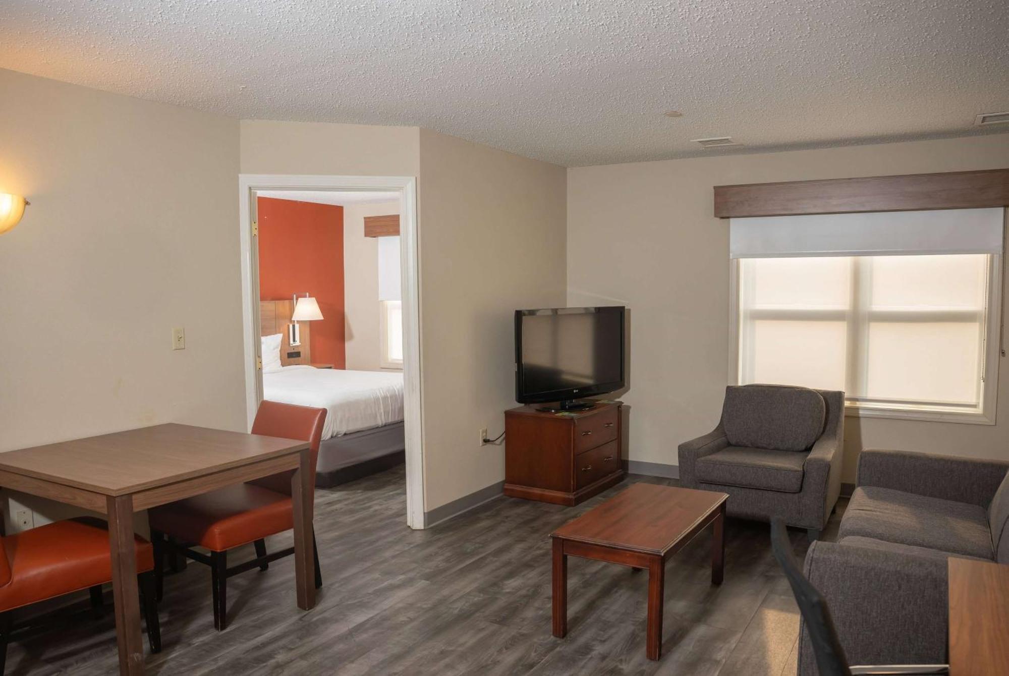 One-Bedroom Queen Suite Non-Smoking,1334213036:JPEG
