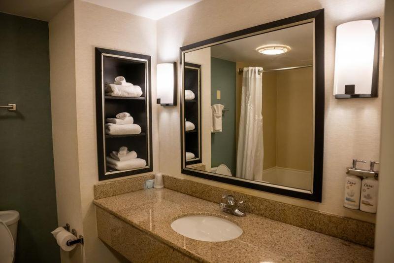 Queen Suite Two Queen Beds Bathtub w or Grab Bars Non-Smoking,981991273:JPEG